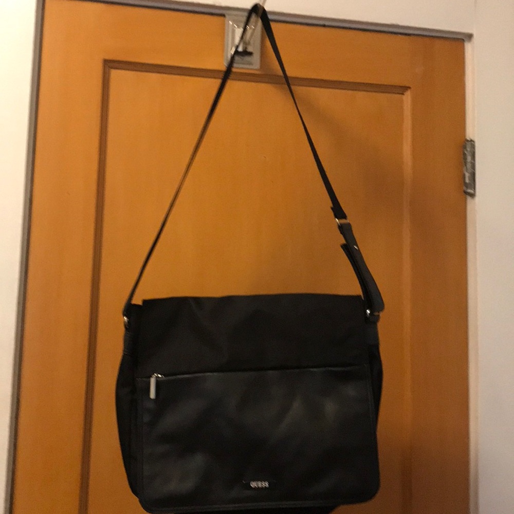 Shoulder bag for work or travel.